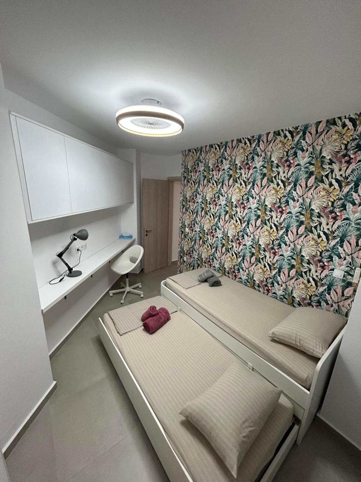 Floral Home 2 - 1St Floor Apt With Private Parking! Athènes Extérieur photo