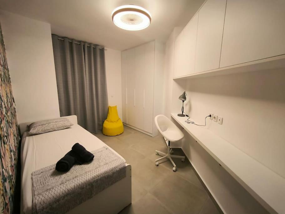 Floral Home 2 - 1St Floor Apt With Private Parking! Athènes Extérieur photo